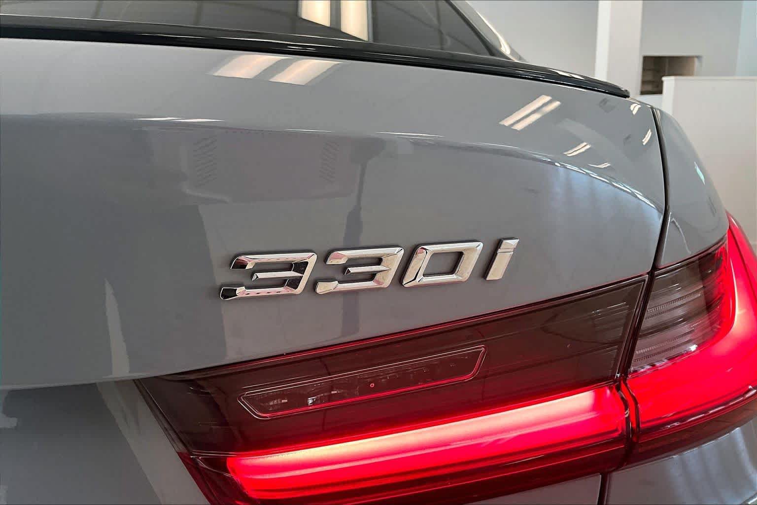 Used 2025 BMW 330i Sedan w/ M Sport Package RWD image 28