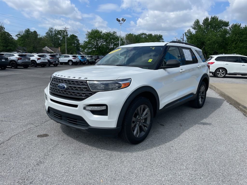 Used 2021 Ford Explorer XLT w/ Equipment Group 202A AWD/4WD image 3