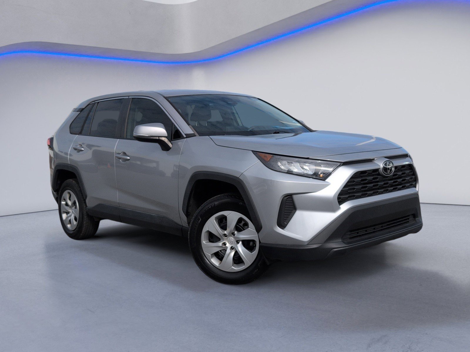 Used 2022 Toyota RAV4 LE video 1