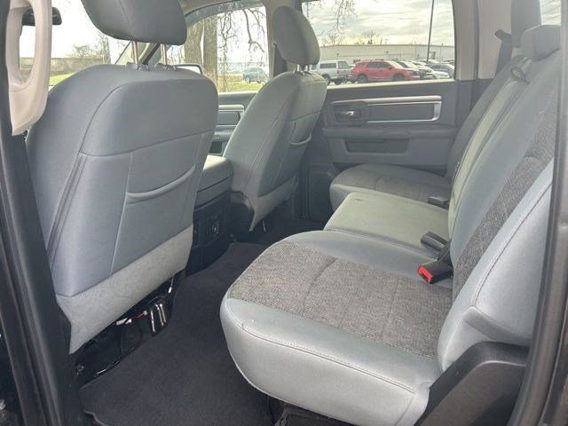 Used 2017 RAM 1500 Classic SLT w/ SLT Plus D￩cor Group AWD/4WD image 31