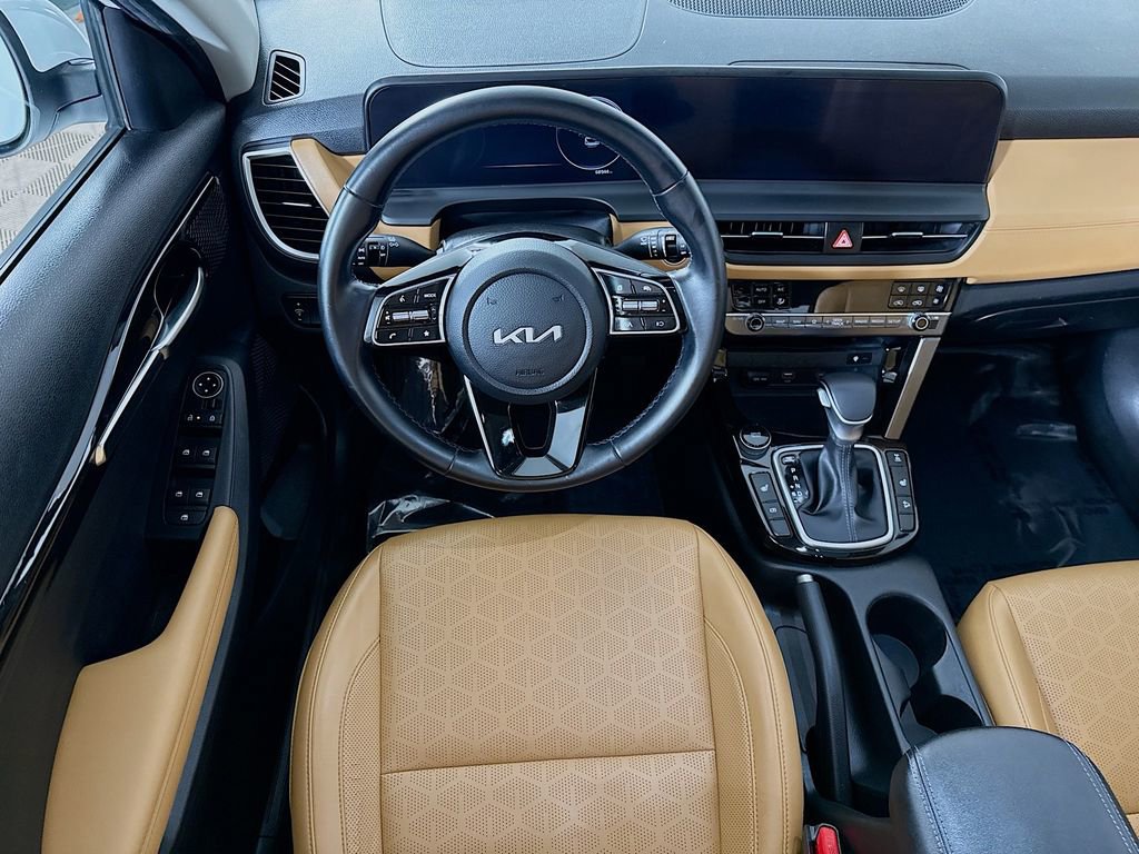 Used 2024 Kia Seltos EX image 3
