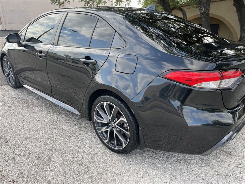 Used 2022 Toyota Corolla SE FWD image 2
