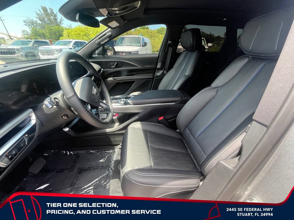 Used 2025 Cadillac Lyriq Luxury RWD image 10