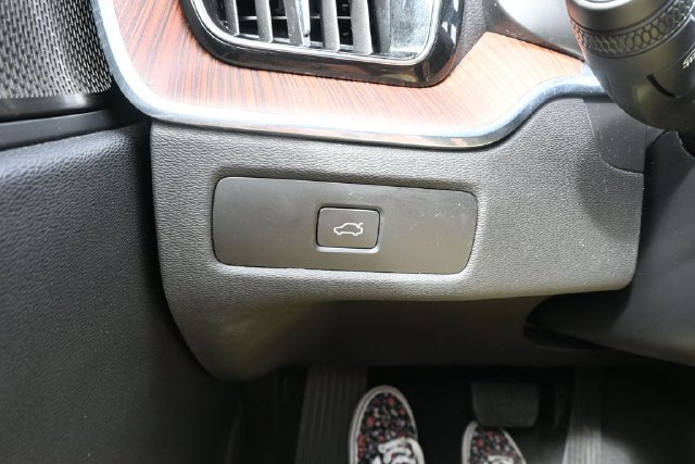 Used 2024 Volvo XC60 B5 Ultimate AWD/4WD image 34
