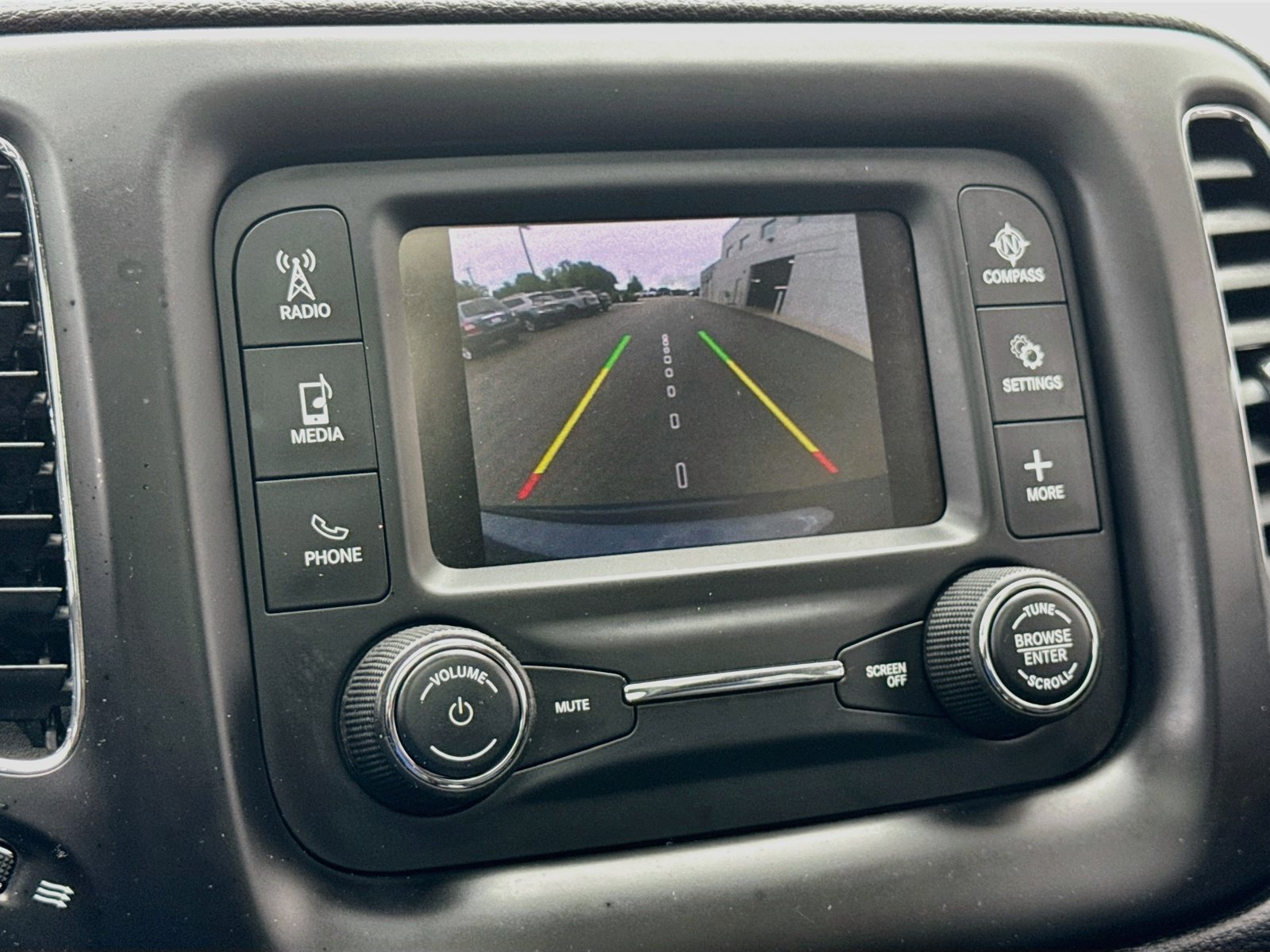 Used 2018 Jeep Compass Latitude w/ Safe & Security Group FWD image 17