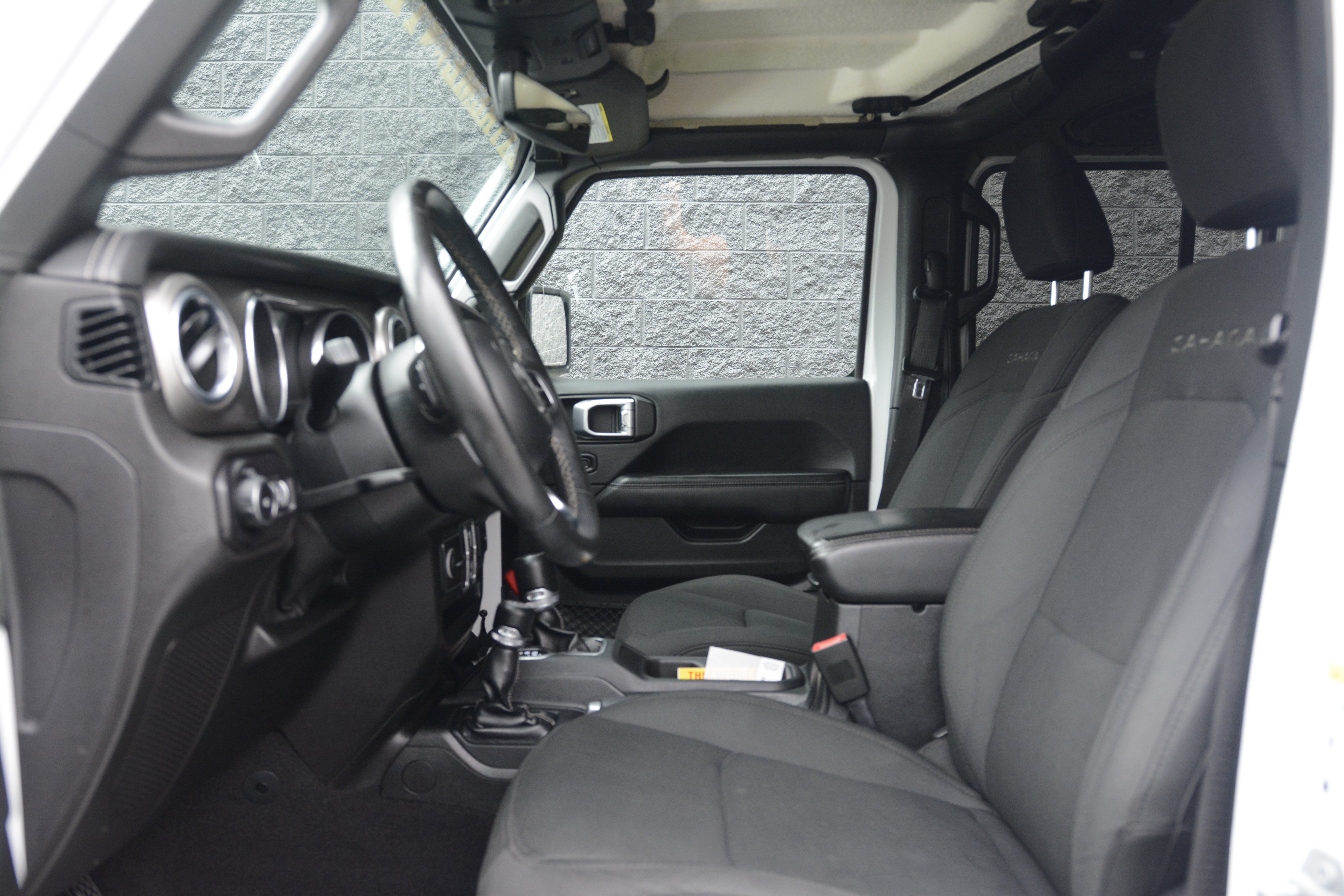 Used 2018 Jeep Wrangler Unlimited Sahara AWD/4WD image 15