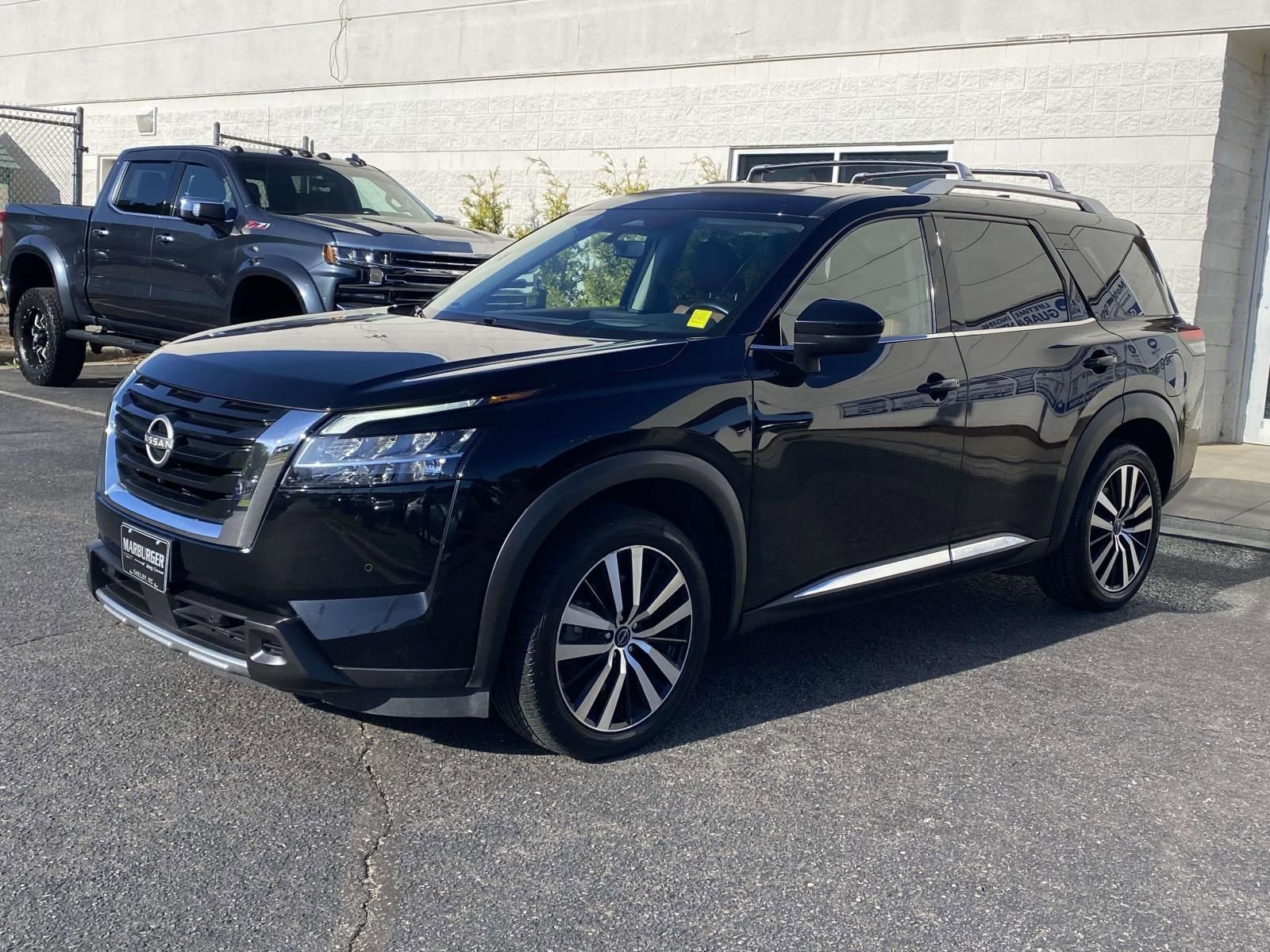 Used 2023 Nissan Pathfinder Platinum w/ Cargo Package AWD/4WD image 3