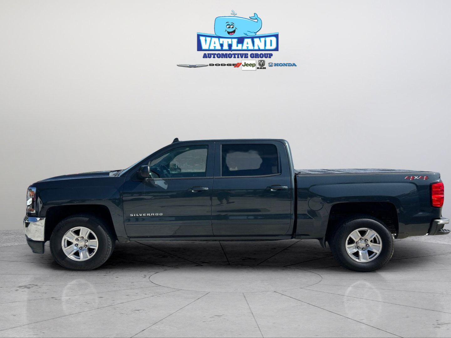 Used 2018 Chevrolet Silverado 1500 LT w/ All Star Edition AWD/4WD image 2