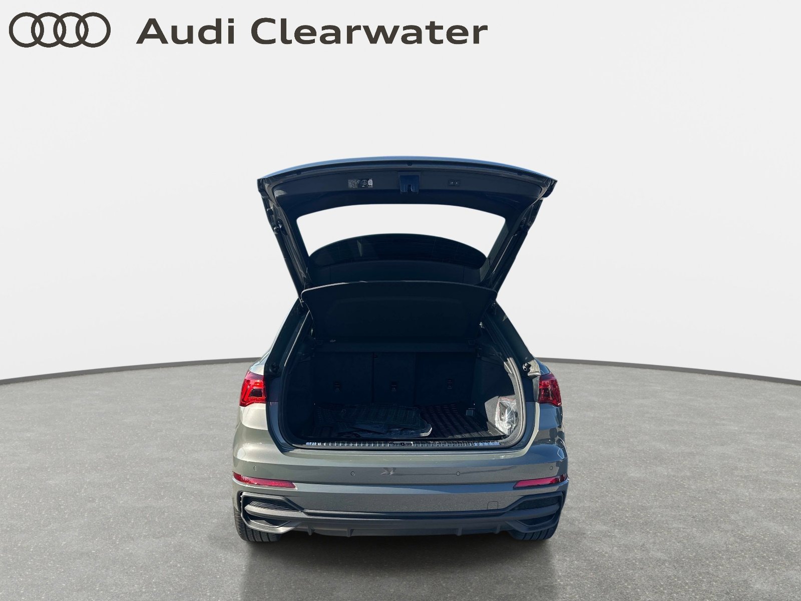 Used 2025 Audi Q3 2.0T Premium w/ Convenience Package image 9