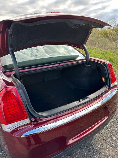 Used 2018 Chrysler 300 Limited image 13