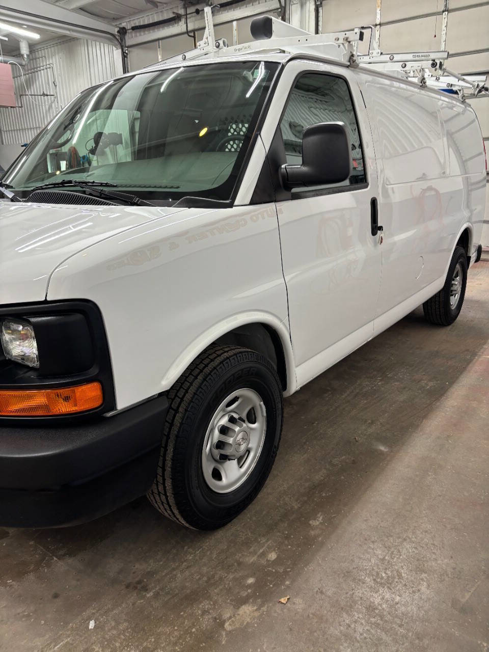 Used 2015 Chevrolet Express 2500 image 2