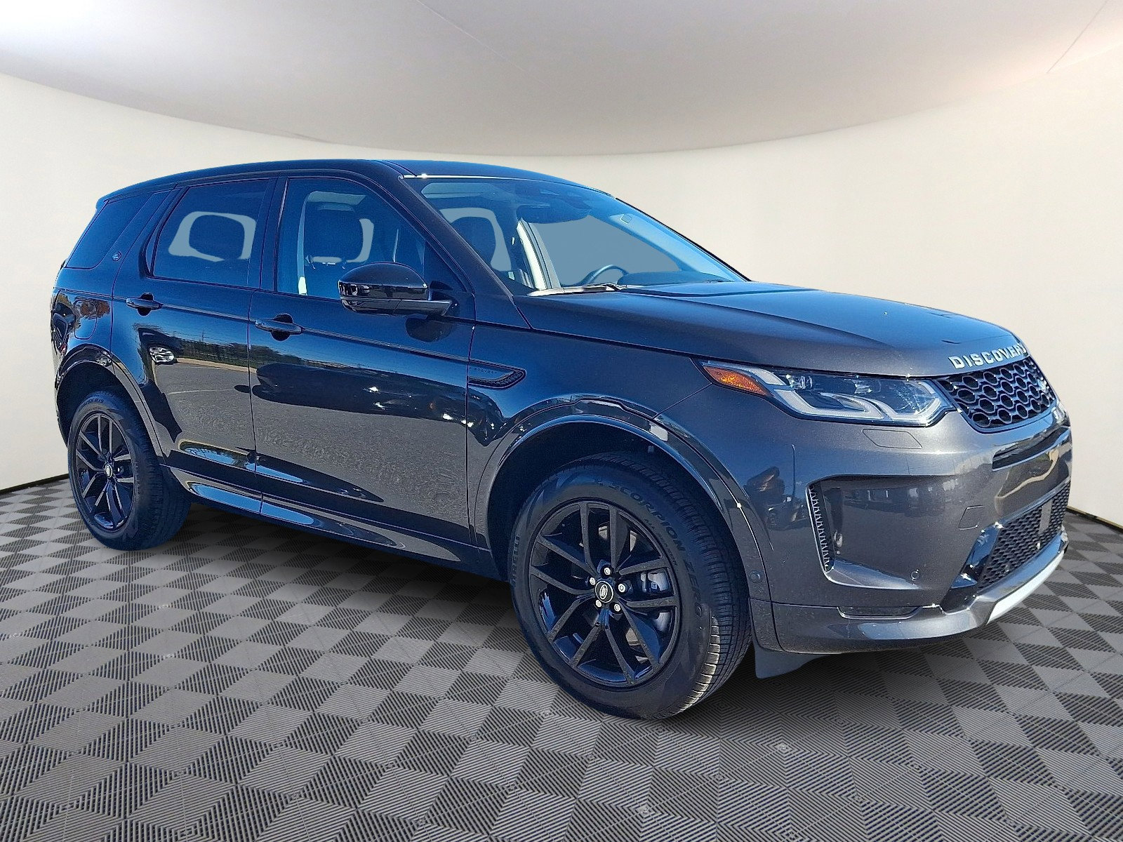 Used 2025 Land Rover Discovery Sport S image 5