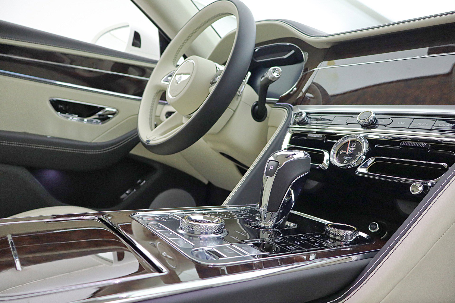 Used 2024 Bentley Flying Spur S V8 image 43