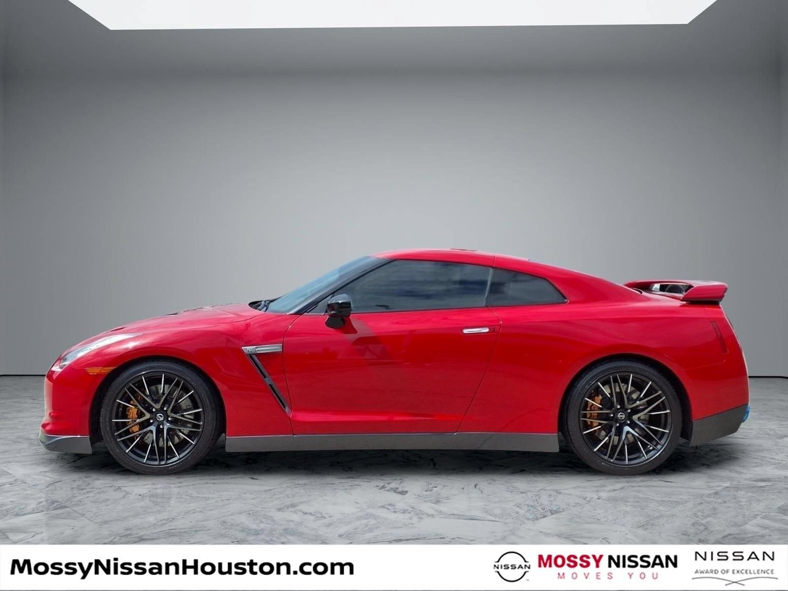 Used 2010 Nissan GT-R Premium AWD/4WD image 5