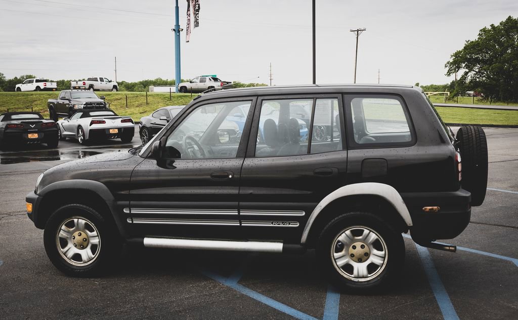 Used 1998 Toyota RAV4 4WD 4-Door image 3