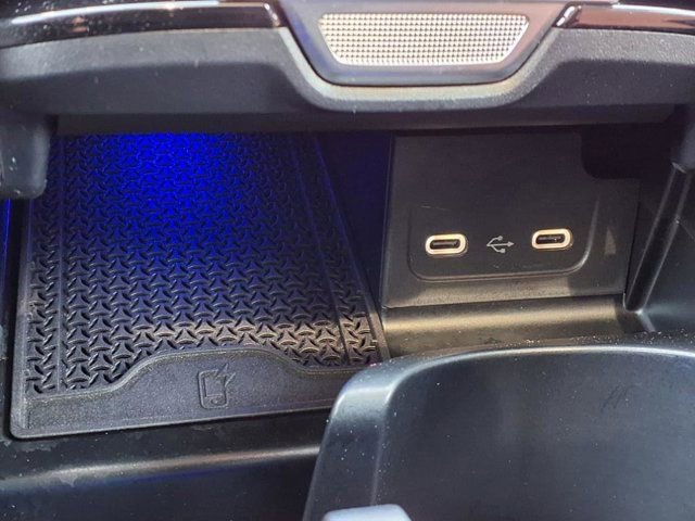 Used 2025 Mercedes-Benz C 300 4MATIC Sedan image 8