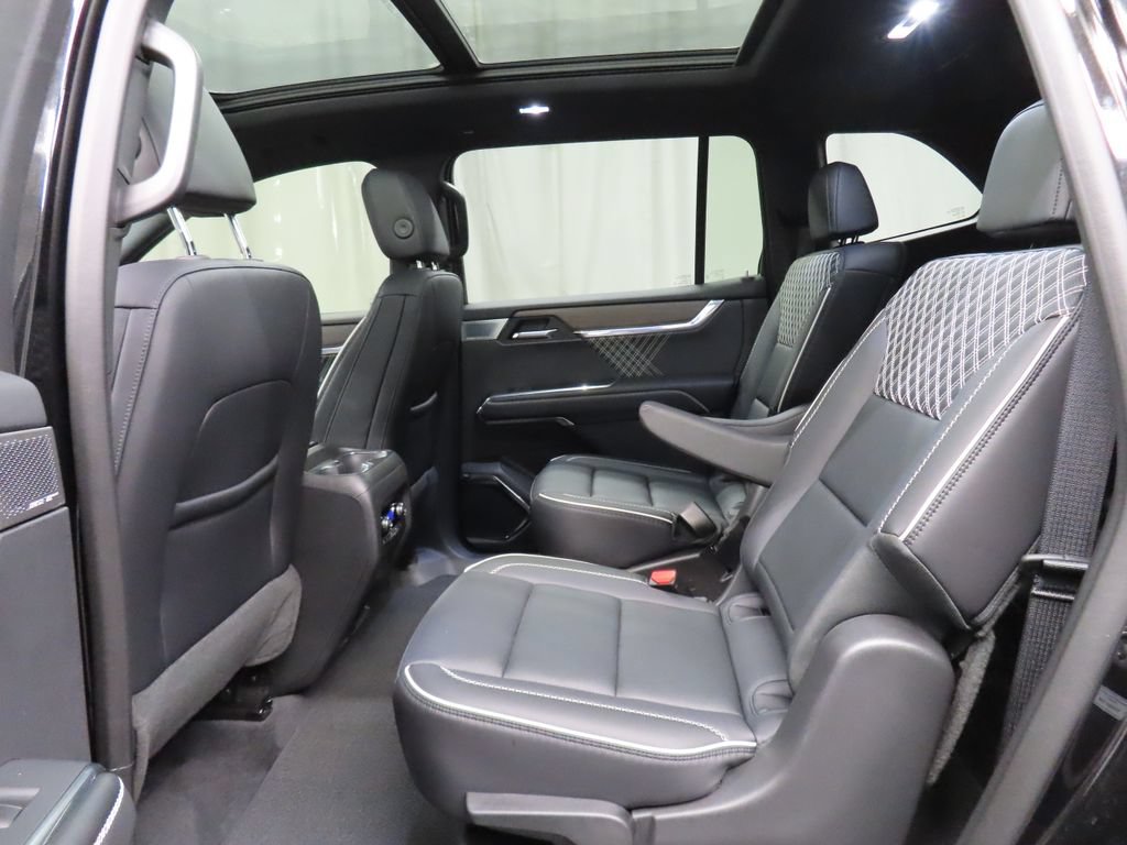 Used 2025 GMC Acadia Denali w/ Super Cruise Package AWD/4WD image 17