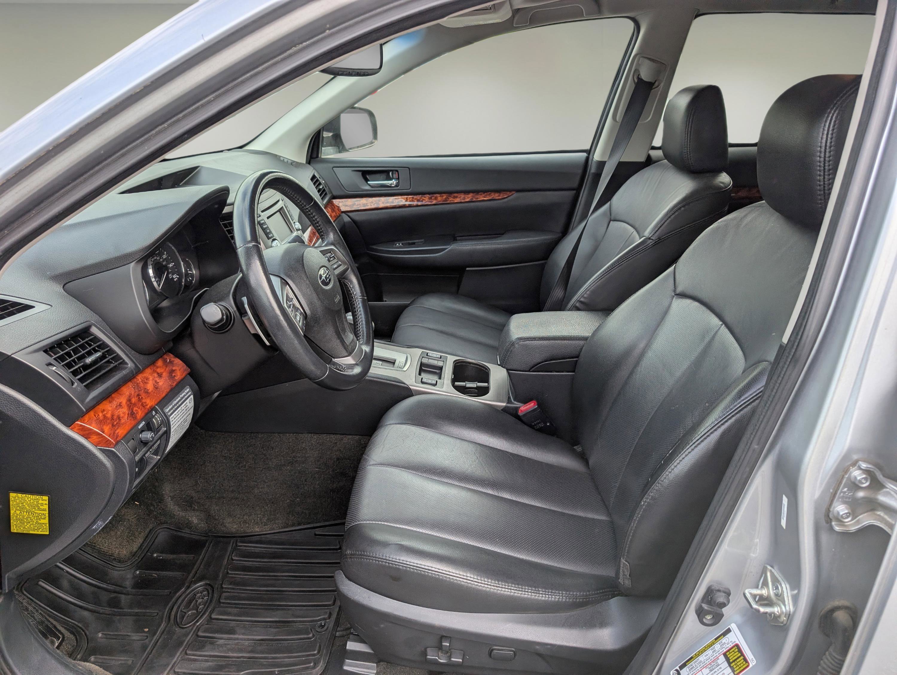 Used 2012 Subaru Outback 3.6R Limited w/ Moonroof Pkg image 10