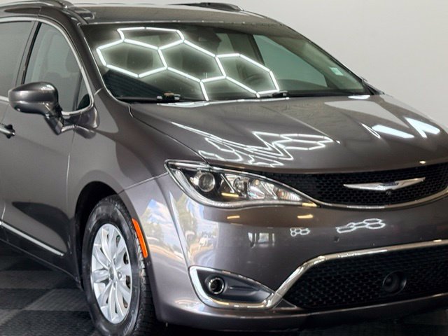 Used 2018 Chrysler Pacifica Touring-L Plus w/ Advanced Safetytec Group FWD image 4