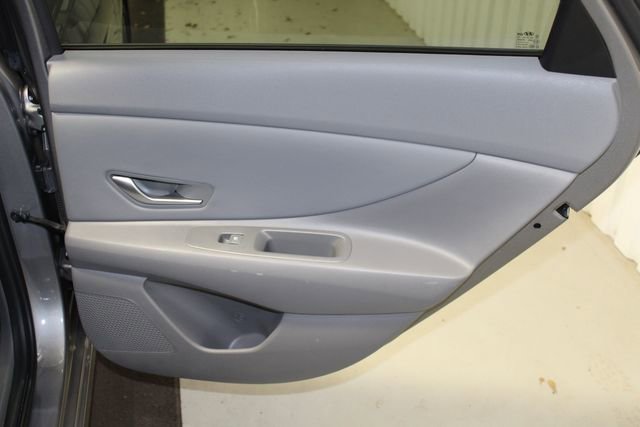 Used 2024 Hyundai Elantra SEL w/ Convenience Package image 16