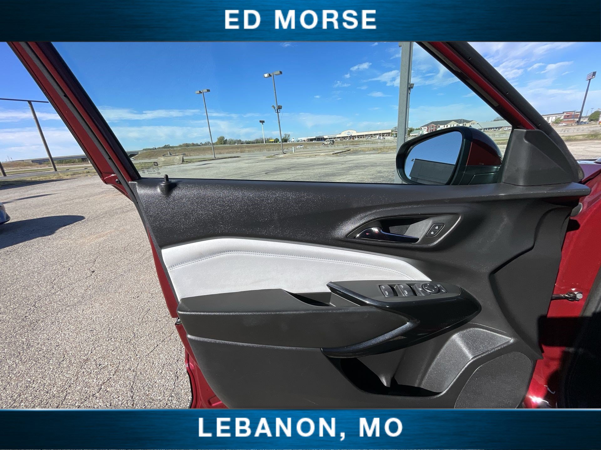 Certified 2025 Chevrolet Trax LT w/ LT Convenience Package FWD image 20