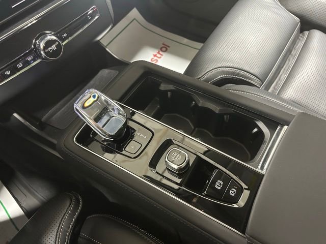 Used 2025 Volvo XC90 B6 Plus AWD/4WD image 23