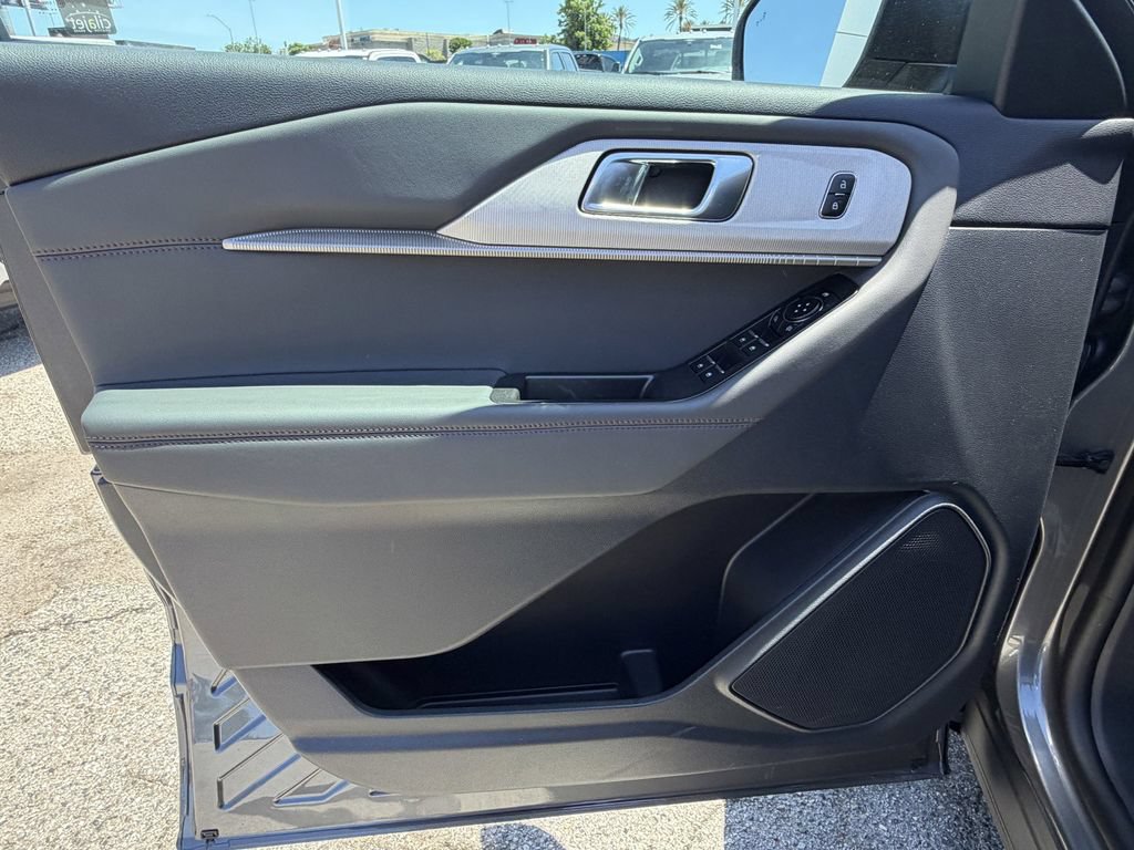 New 2026 Ford Explorer Active RWD image 23
