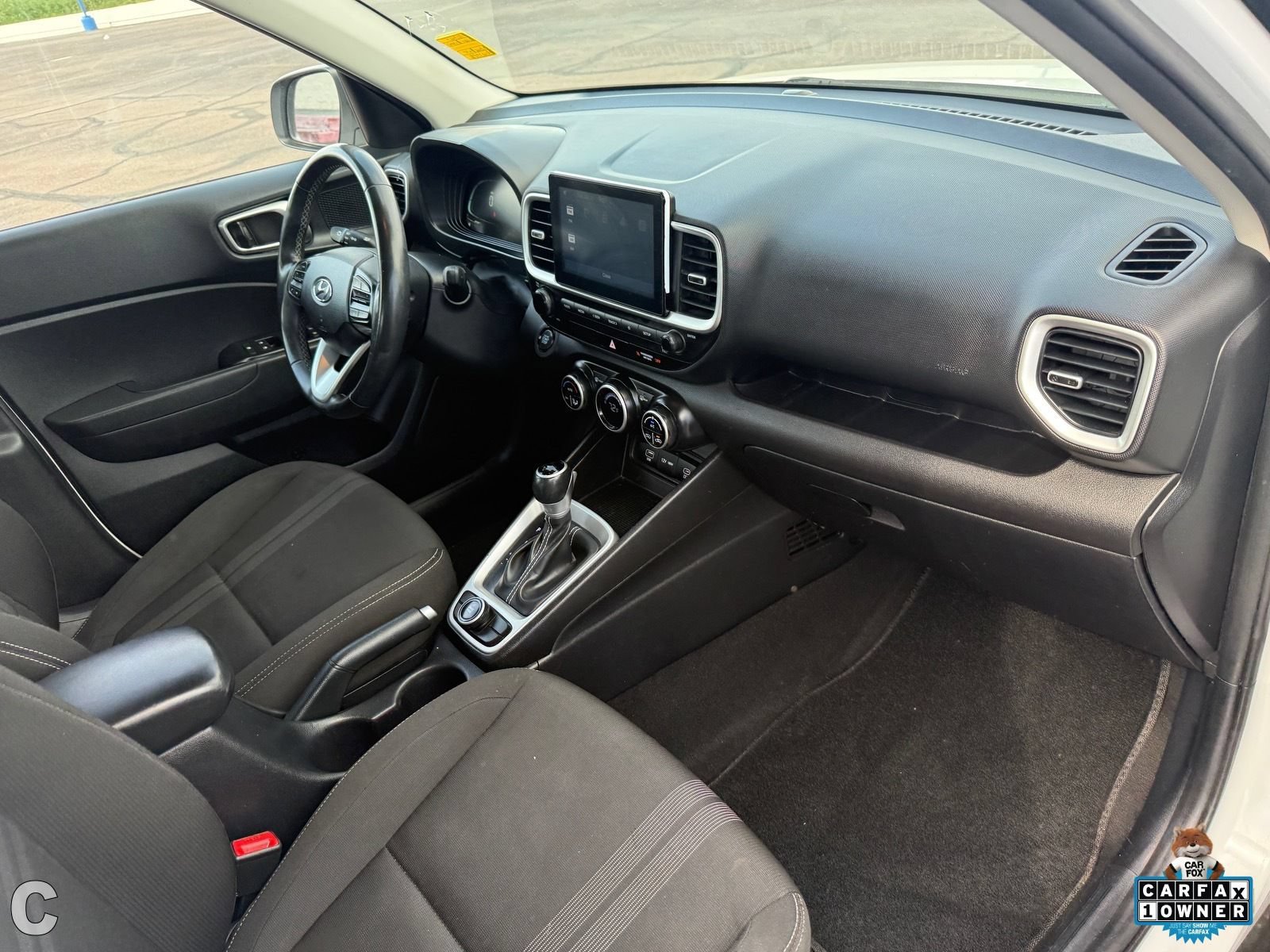 Used 2024 Hyundai Venue SEL FWD image 11