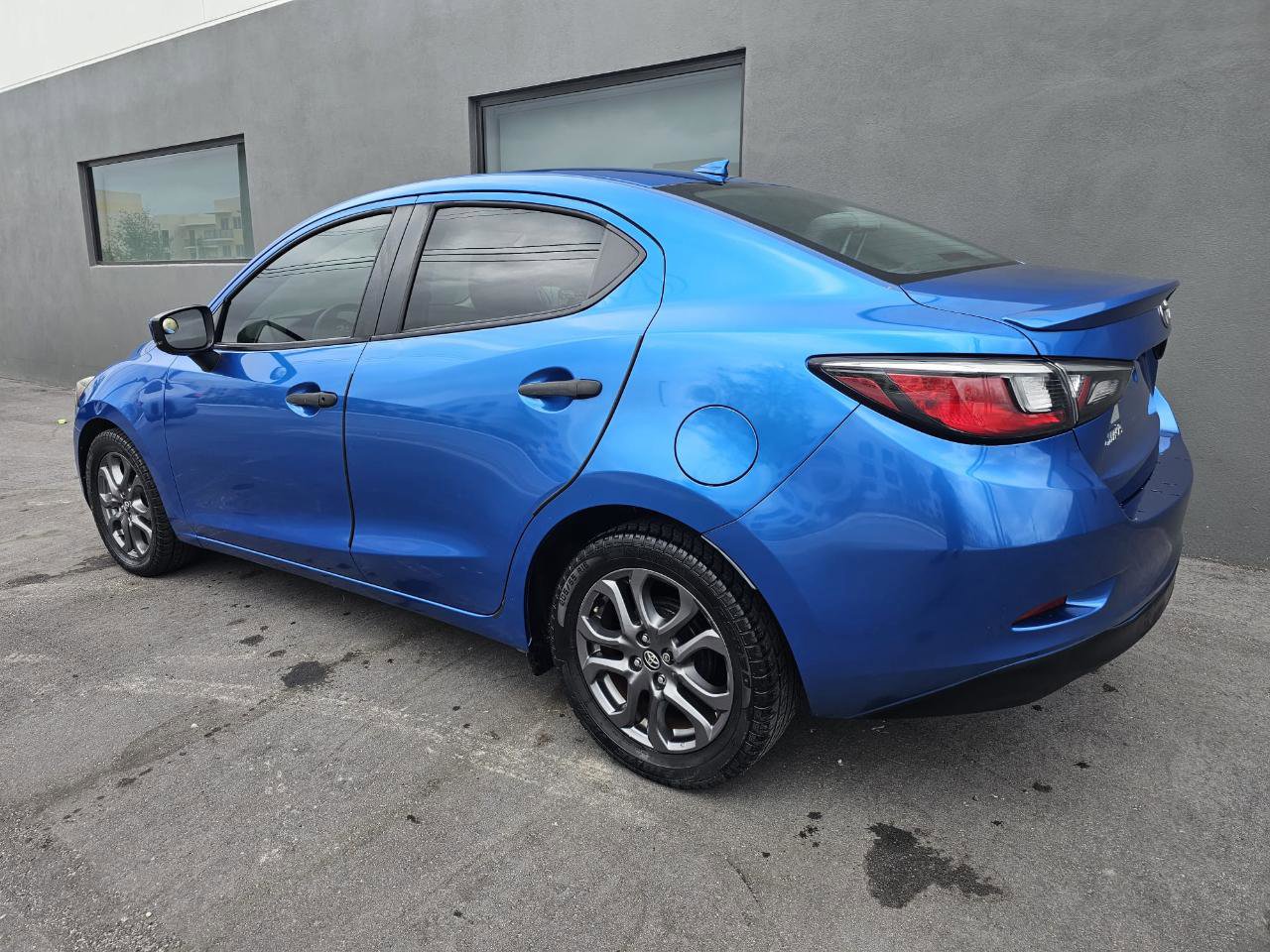 Used 2019 Toyota Yaris LE image 11