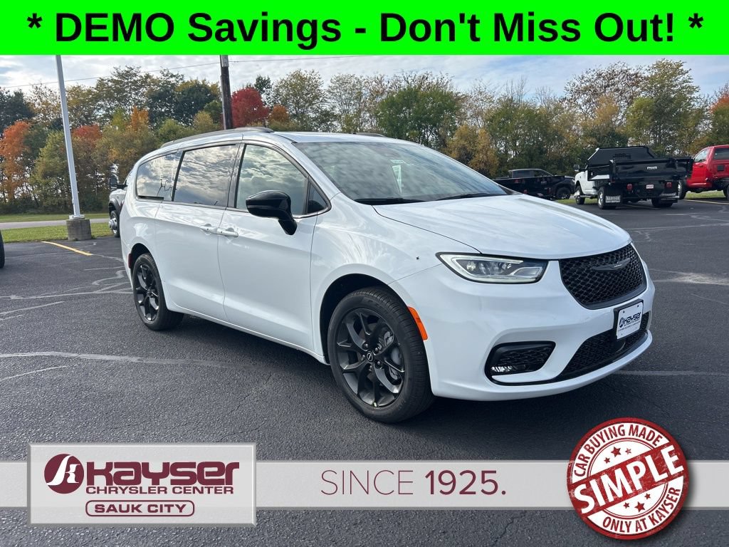New 2026 Chrysler Pacifica Limited w/ S Appearance Package