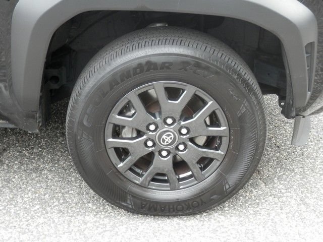 Used 2025 Toyota 4Runner SR5 AWD/4WD image 10