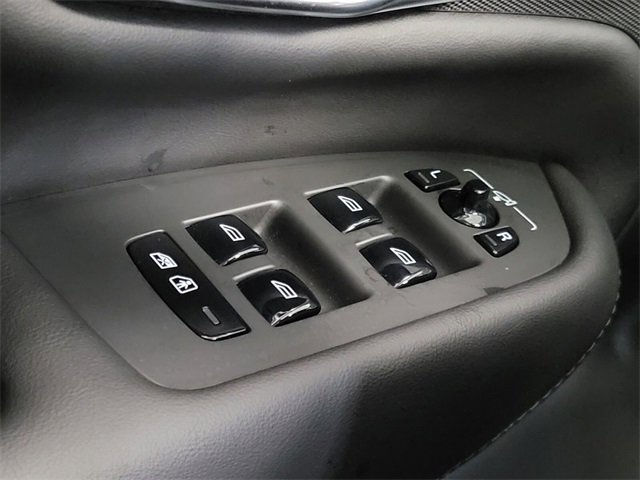 Certified 2025 Volvo XC90 B6 Plus image 39