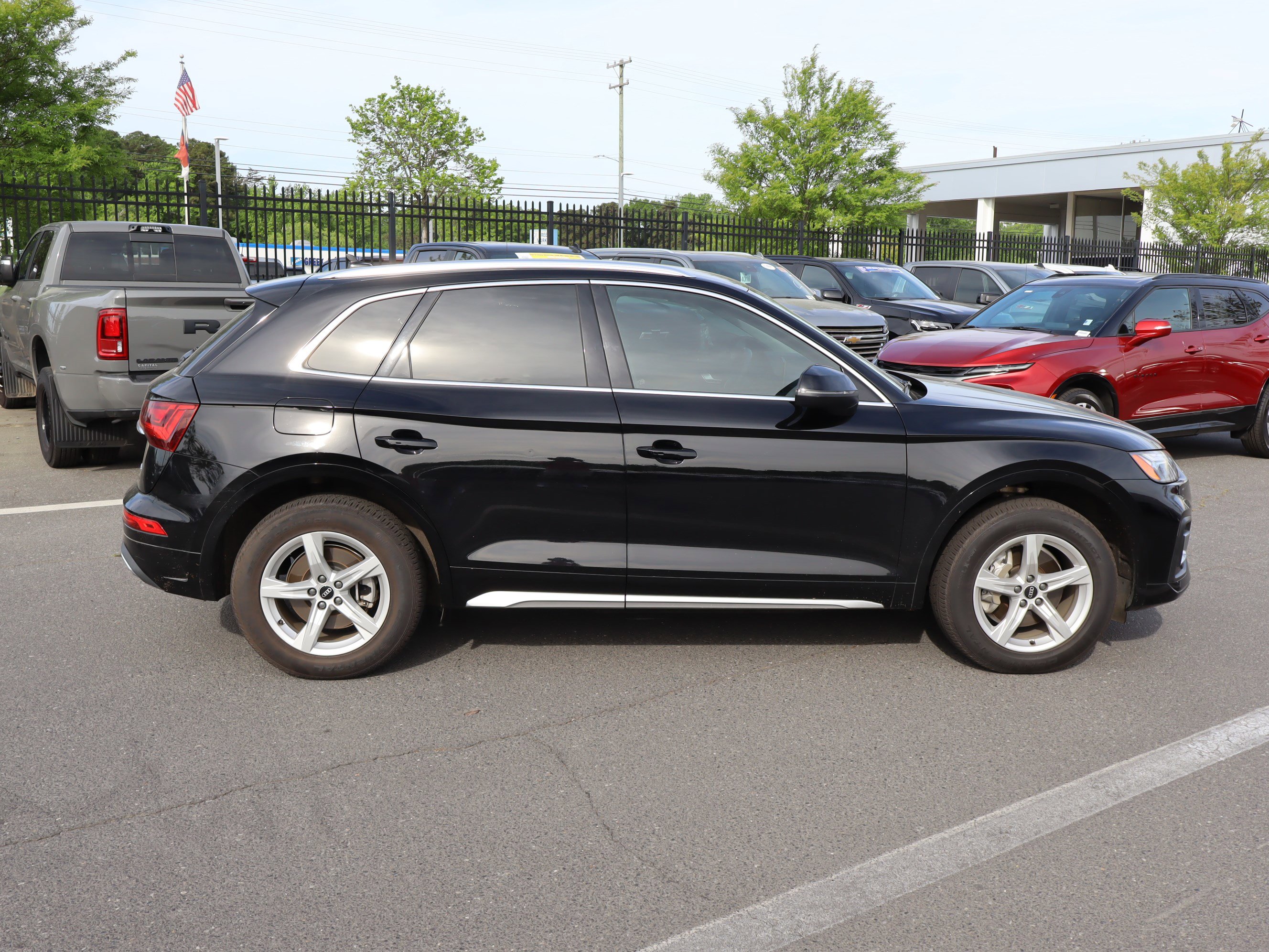 Used 2021 Audi Q5 Premium image 11