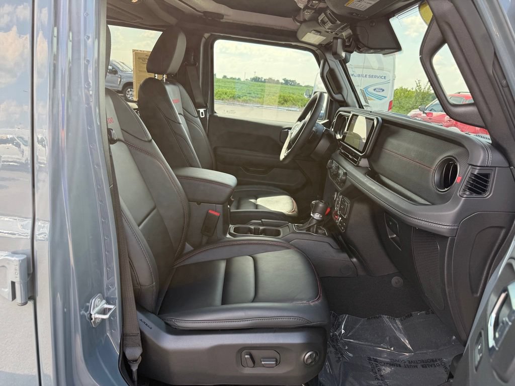 Used 2025 Jeep Gladiator Rubicon AWD/4WD image 17