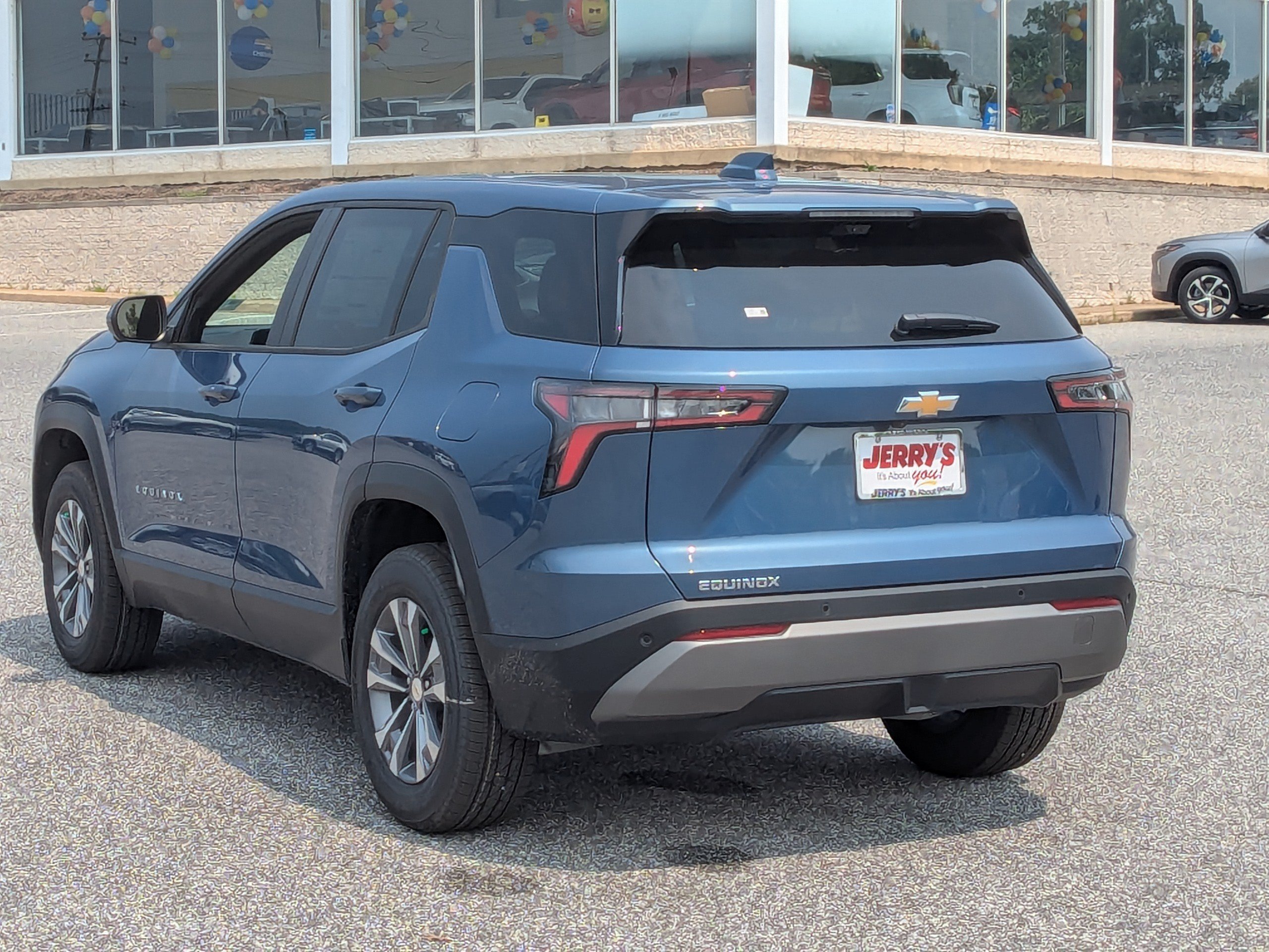 New 2027 Chevrolet Equinox LT w/ Safety and Technology Package FWD image 5