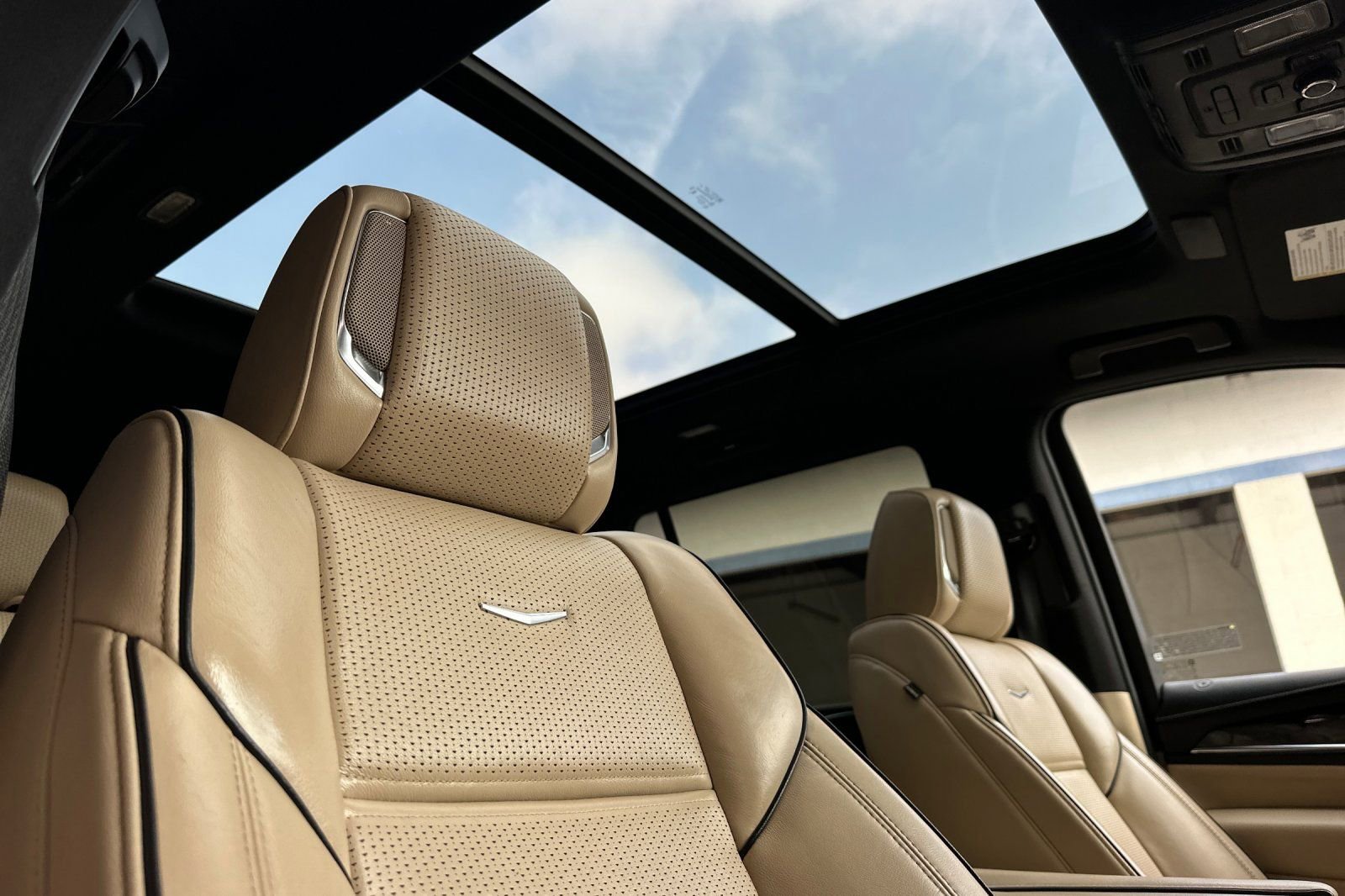 Certified 2023 Cadillac Escalade Premium Luxury w/ Performance Package image 22