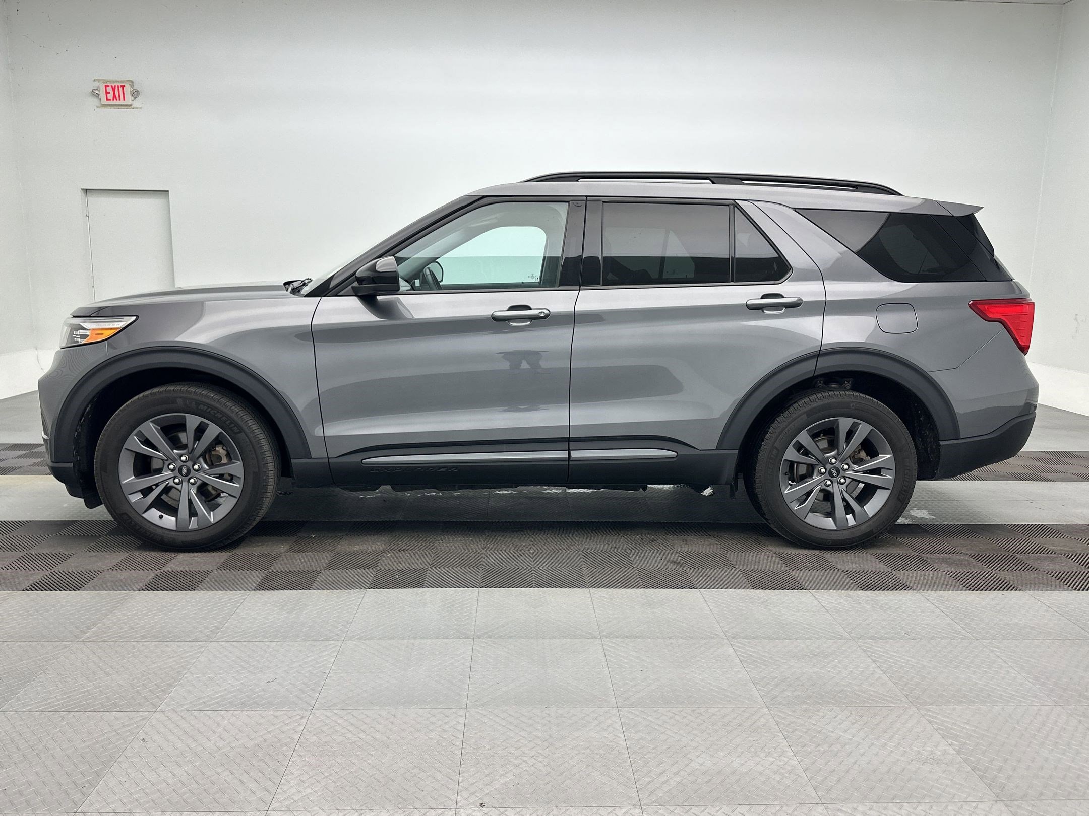 Used 2023 Ford Explorer XLT w/ Equipment Group 202A image 2