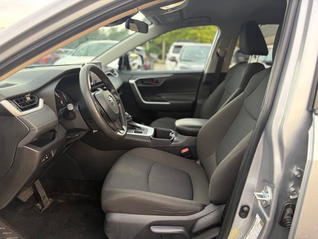 Used 2025 Toyota RAV4 LE AWD/4WD image 21