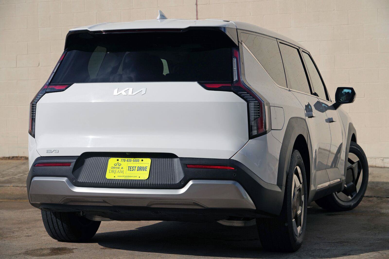 Used 2026 Kia EV9 Light RWD image 4