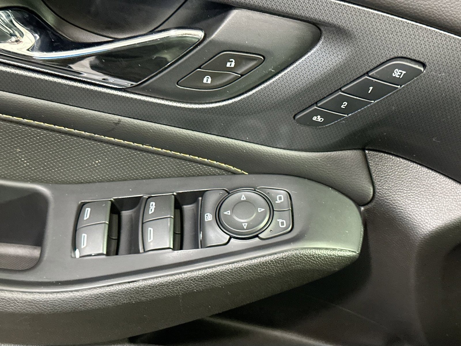 Used 2021 Chevrolet Traverse Premier w/ Redline Edition image 16