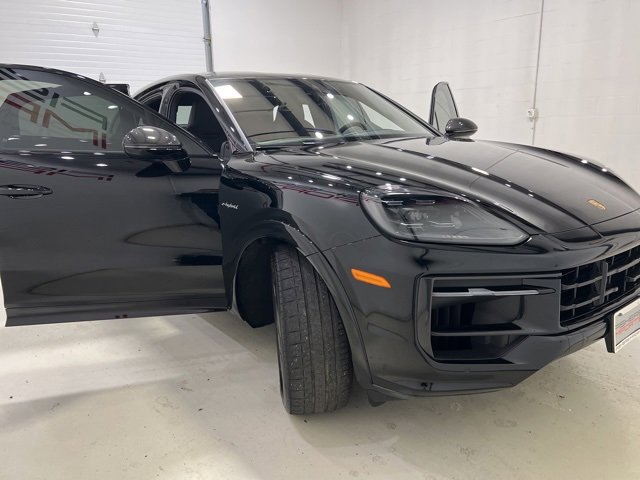 Used 2024 Porsche Cayenne Coupe image 24