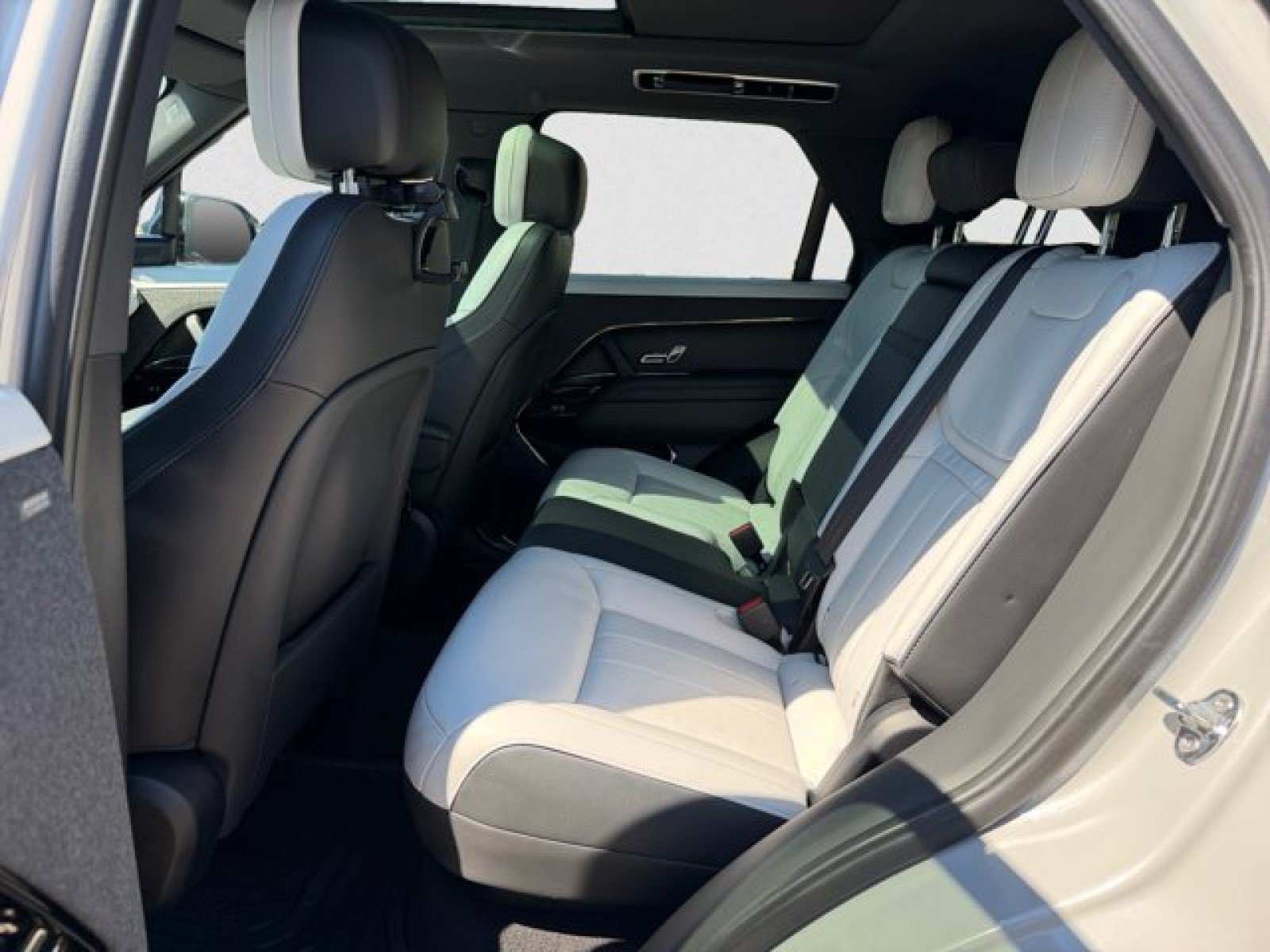 Certified 2025 Land Rover Range Rover Sport Dynamic SE AWD/4WD image 18