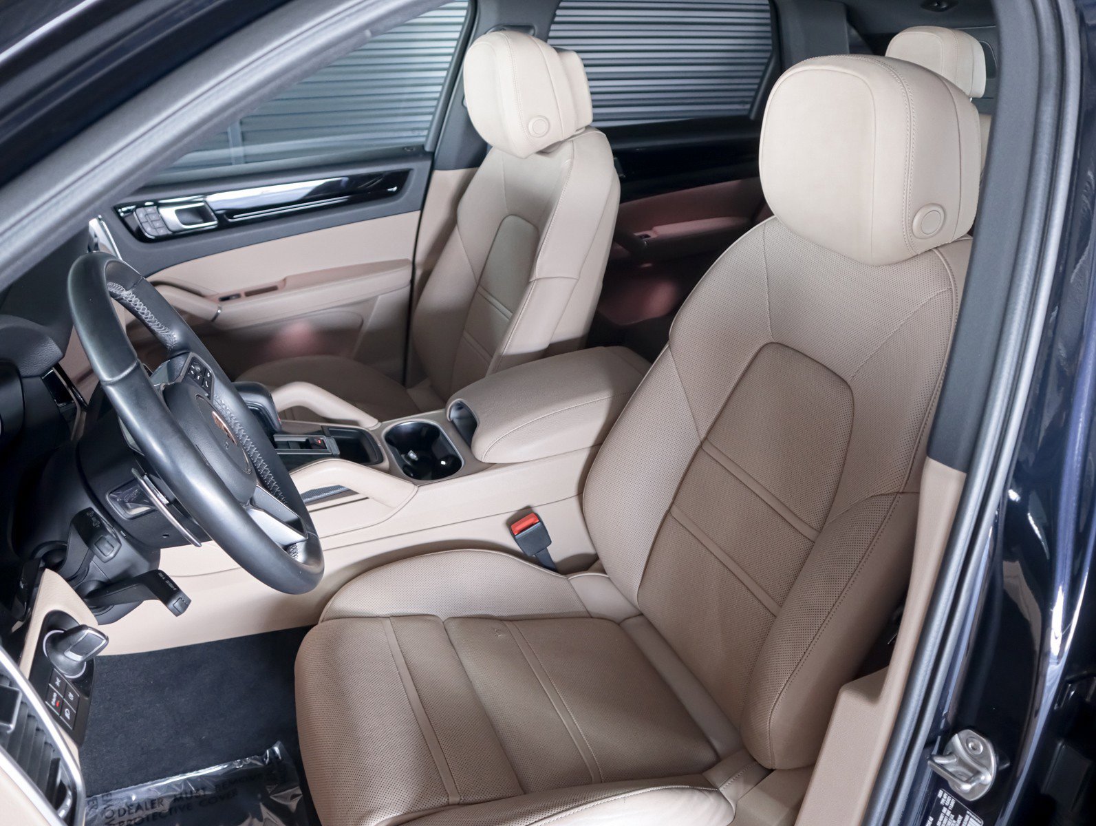 Certified 2023 Porsche Cayenne AWD/4WD image 5