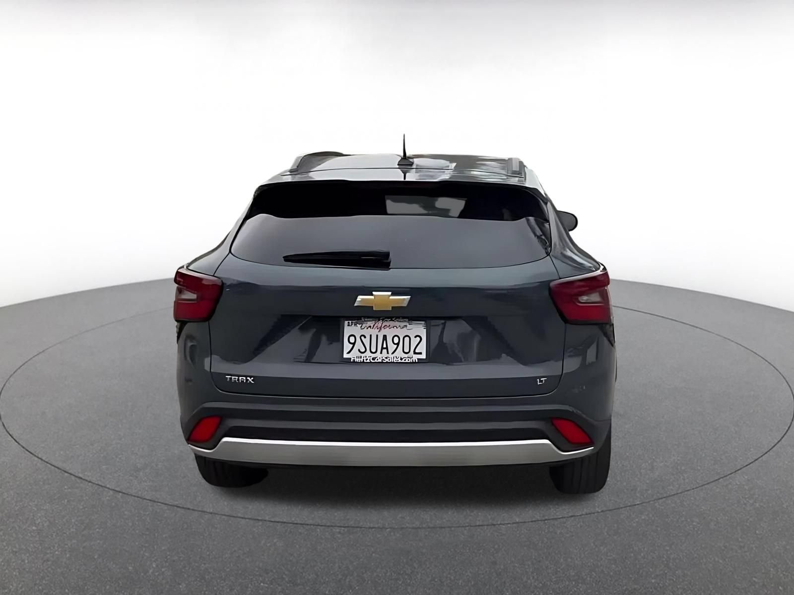 Used 2025 Chevrolet Trax LT w/ LT Convenience Package FWD image 12