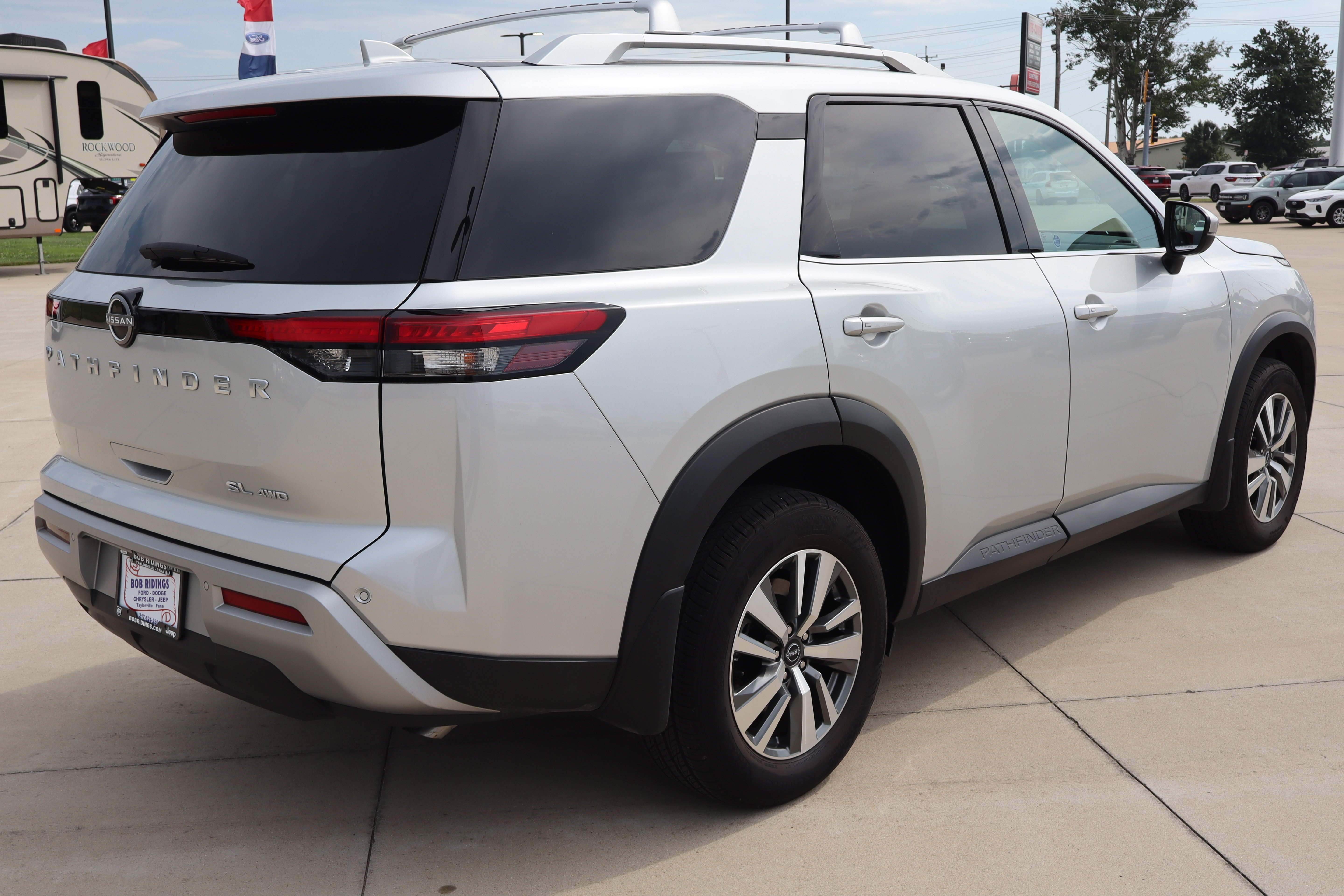 Used 2025 Nissan Pathfinder SL w/ Cargo Package AWD/4WD image 6