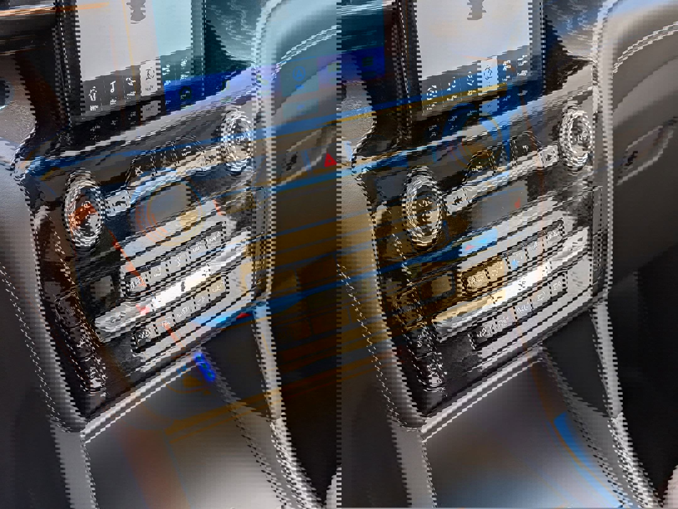 Used 2021 Ford Explorer Platinum w/ Equipment Group 601A image 24