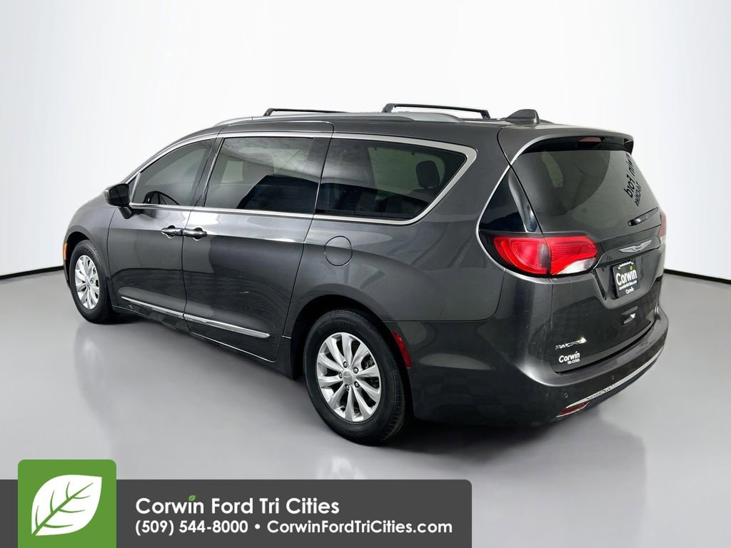 Used 2018 Chrysler Pacifica Touring-L Plus image 11