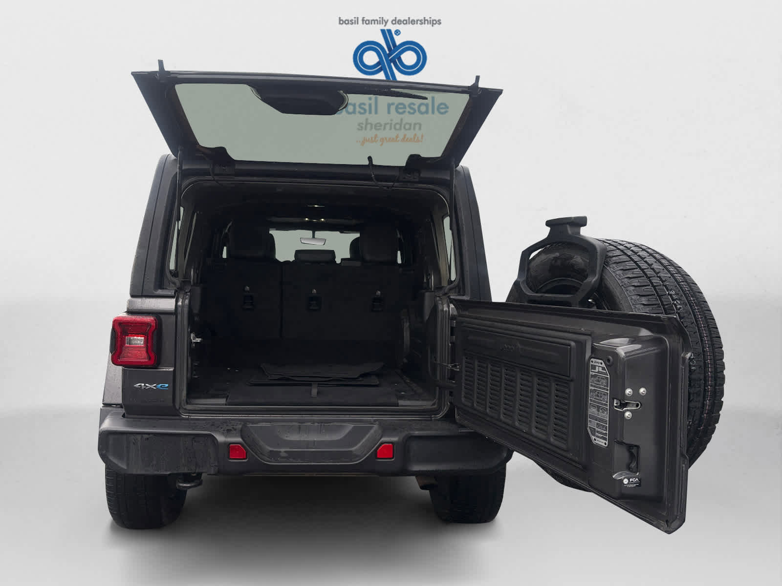 Used 2021 Jeep Wrangler Unlimited Sahara w/ Cold Weather Group image 17