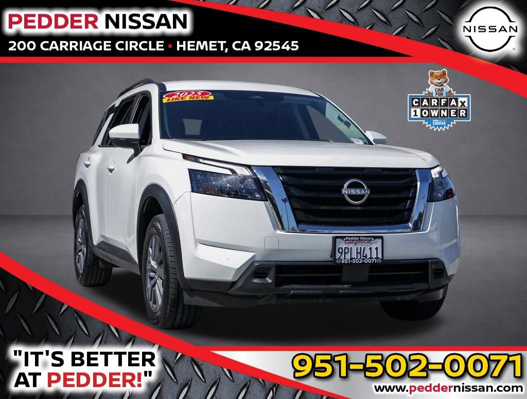 Used 2025 Nissan Pathfinder SV image 1