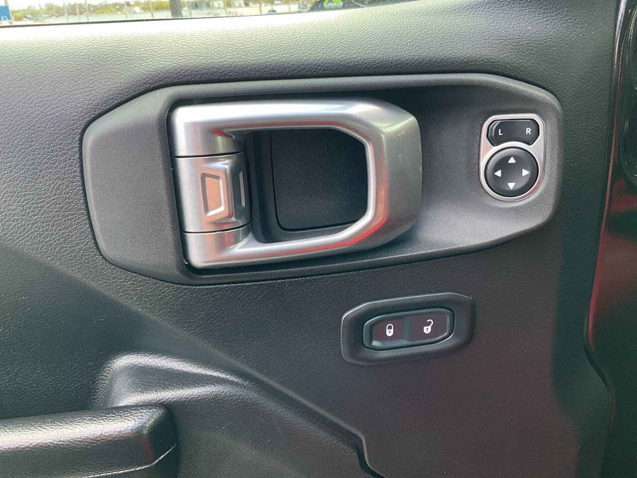 Used 2019 Jeep Wrangler Unlimited Rubicon image 34